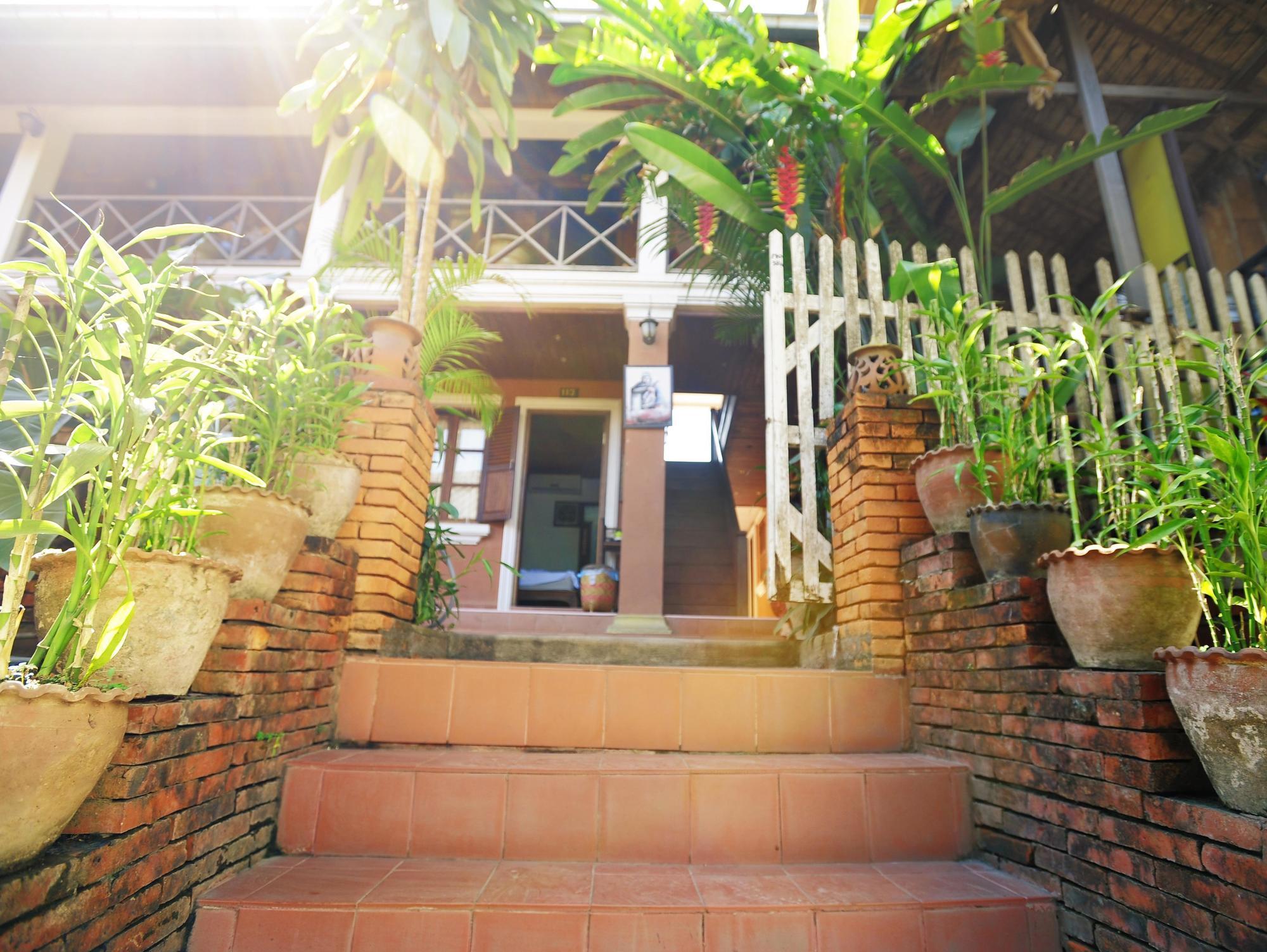 لوانغ برابانغ Joy Guest House المظهر الخارجي الصورة